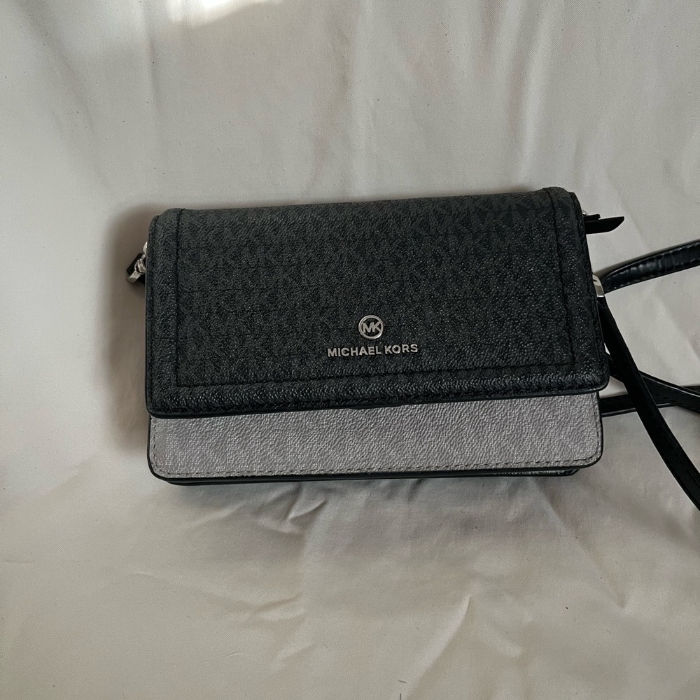 Michael Kors two tone jet set Elegant Black and Gray Crossbody Bag